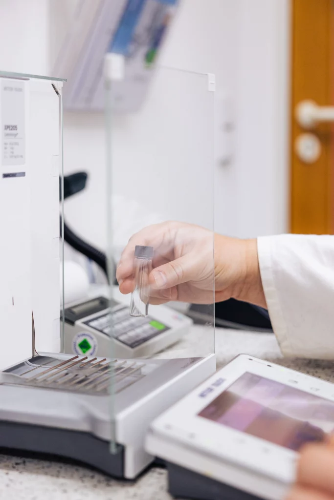Sample weighing - Pharma